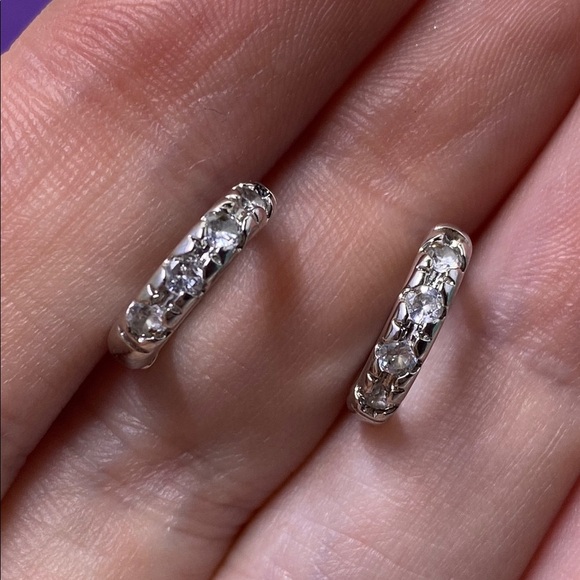 💛 Elegant Silver Crystal Huggie Earrings - Picture 2 of 5